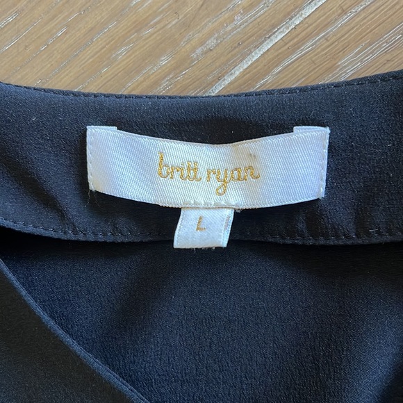 Britt Ryan black 100% silk drape poncho blouse w silk tassel handkerchief hem L - Picture 5 of 6